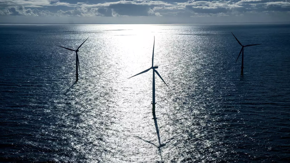 Bevor ein Energieunternehmen einen Windpark bauen kann, muss es sich in einer Ausschreibung gegen Mitbewerber durchsetzen - wenn es welche gibt. (Archivbild)  - Bild: Sina Schuldt/dpa