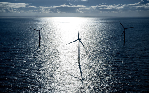 Bevor ein Energieunternehmen einen Windpark bauen kann, muss es sich in einer Ausschreibung gegen Mitbewerber durchsetzen - wenn es welche gibt. (Archivbild)  - Foto: Sina Schuldt/dpa