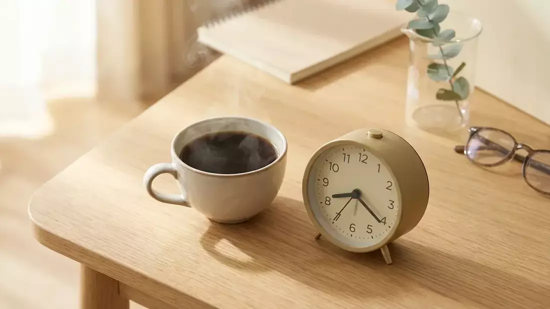 Coffee Nap: So besiegen Sie das Mittagstief mit Kaffee und Schlaf Illustration mit AI erstellt übermittelt durch boerse-global.de