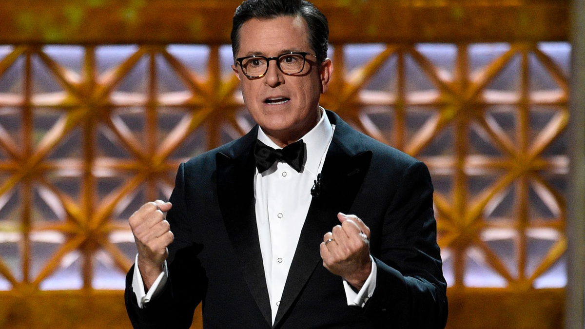 Colbert, dessen Show 2026 abgesetzt wird, gilt als Kritiker Trumps. (Archivbild) - Foto: Chris Pizzello/AP/dpa
