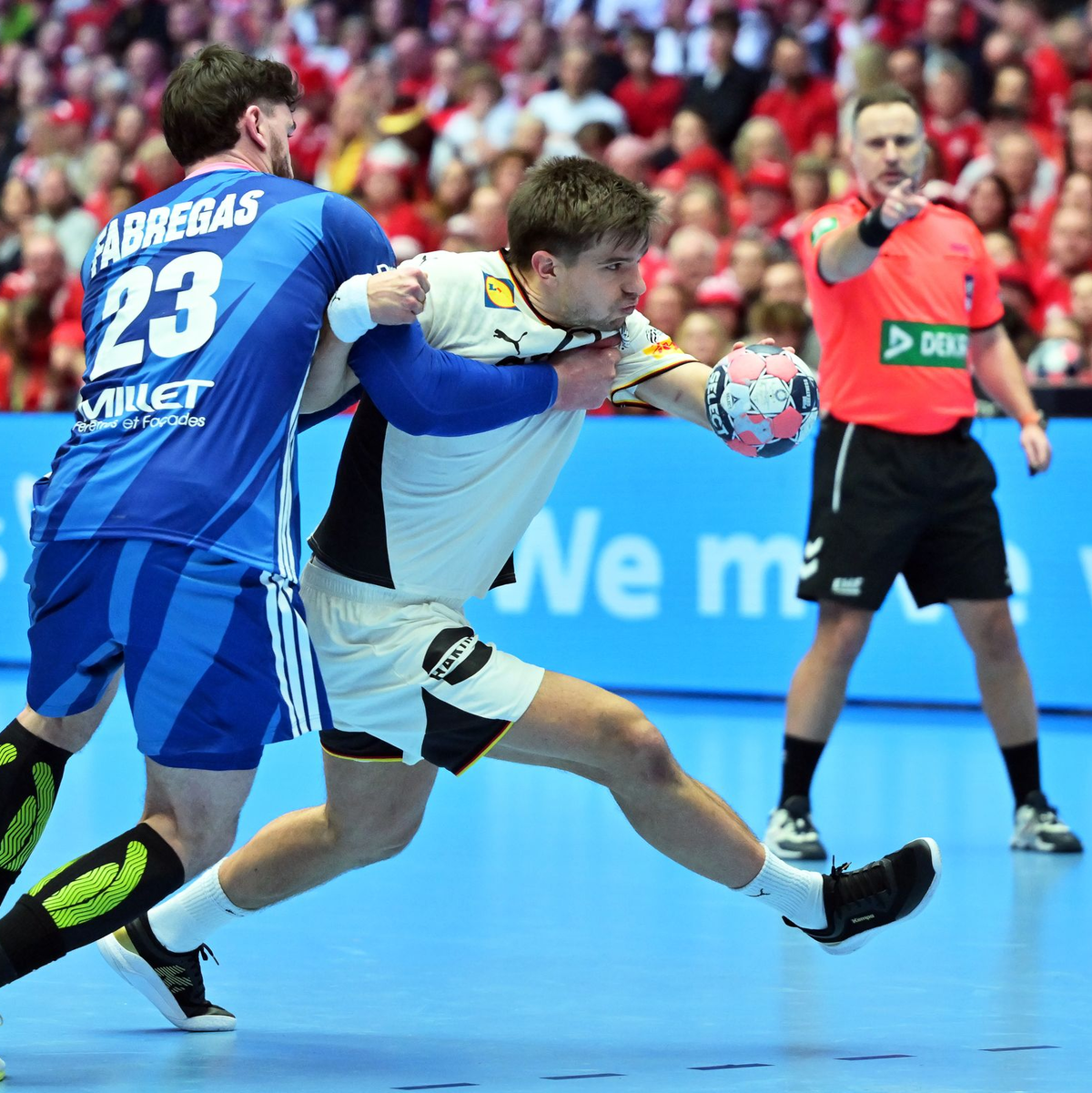 Sorgte aus dem Rückraum für Torgefahr: Renars Uscins.  - Foto: Sina Schuldt/dpa