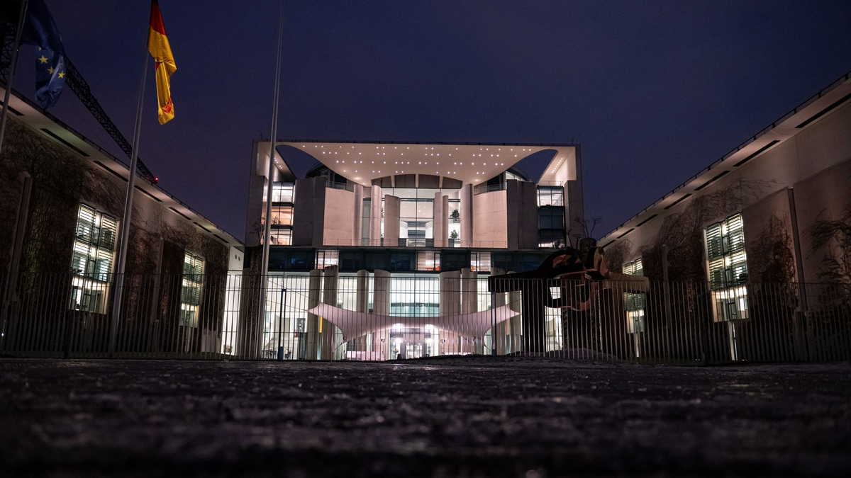 Beim abendlichen Treffen im Kanzleramt ging es auch um den Schutz vor Stromausfällen.  - Foto: Fabian Sommer/dpa