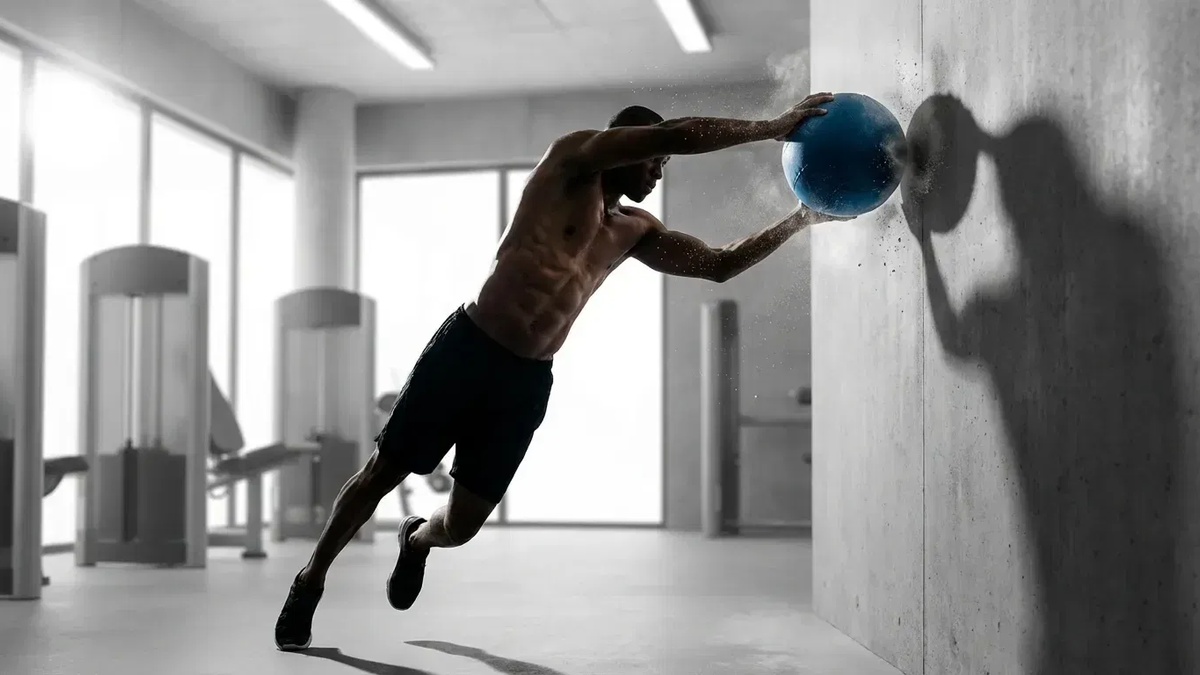 Medizinball-Wandrotation: Die explosive Rumpfübung für mehr Kraft - Foto: über boerse-global.de