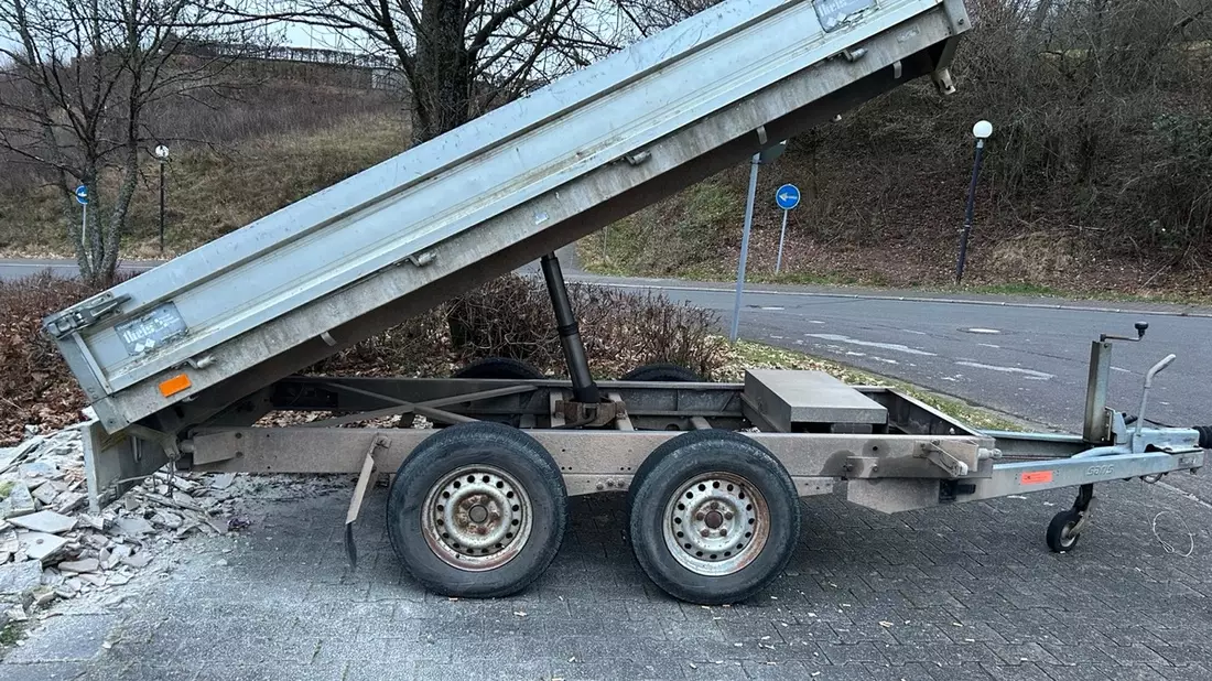 POL-PDTR: Diebstahl eines Anhängers Am Stadion in Birkenfeld - Bild: presseportal.de