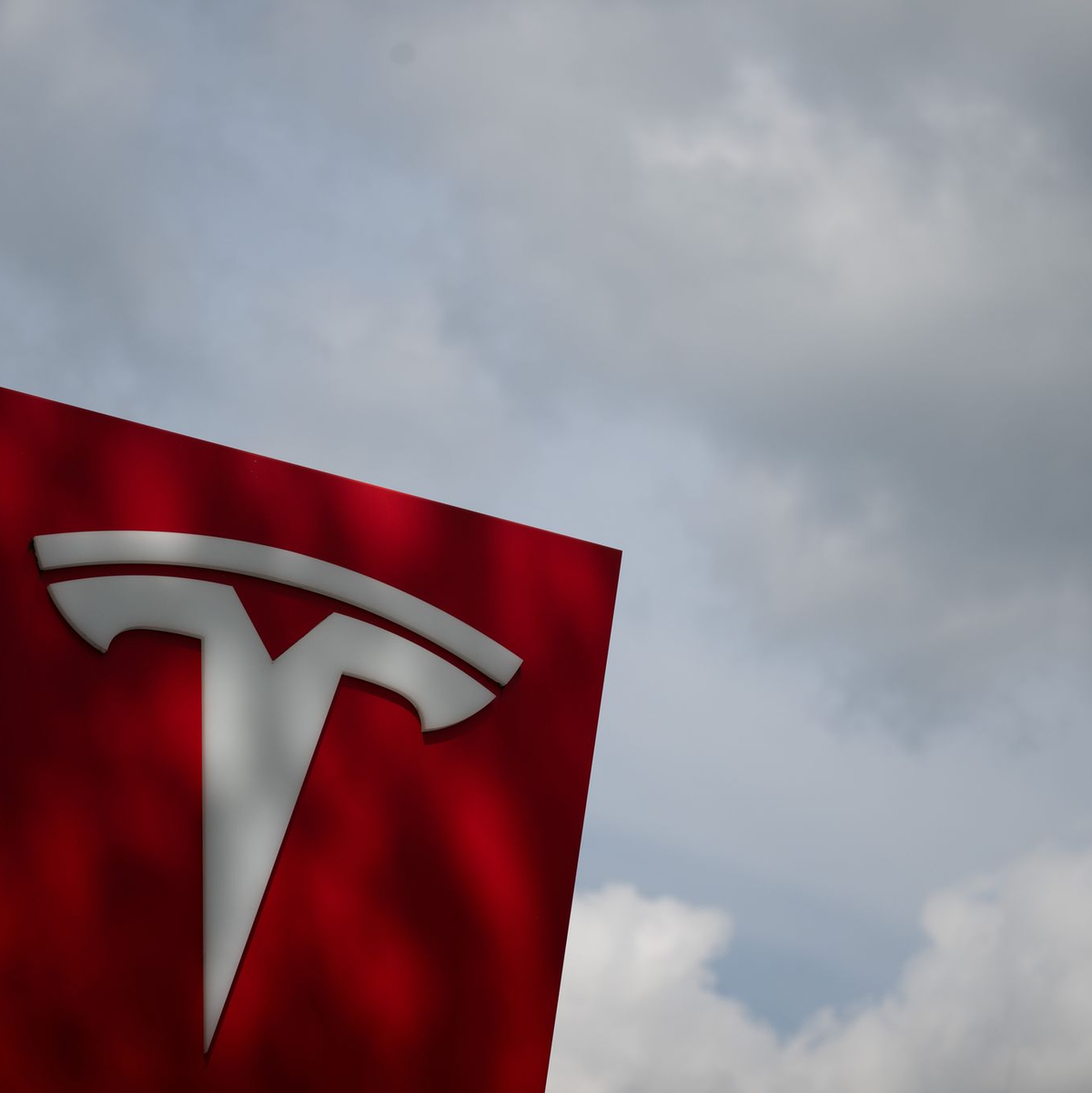 Die Tesla-Auslieferungen waren im vergangenen Quartal erneut deutlich gesunken. (Archivbild) - Foto: Sebastian Gollnow/dpa