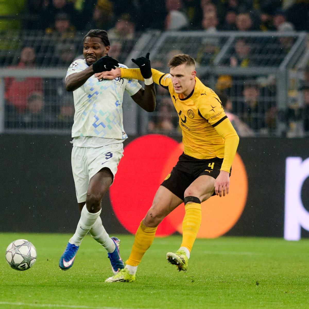 Umkämpftes Duell von Dortmund und Inter. - Foto: Bernd Thissen/dpa