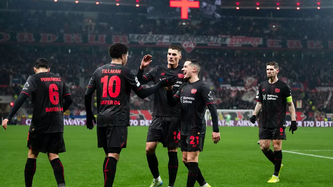Leverkusen jubelt über das Tor zum 2:0 durch Malik Tillman.  - Bild: Marius Becker/dpa