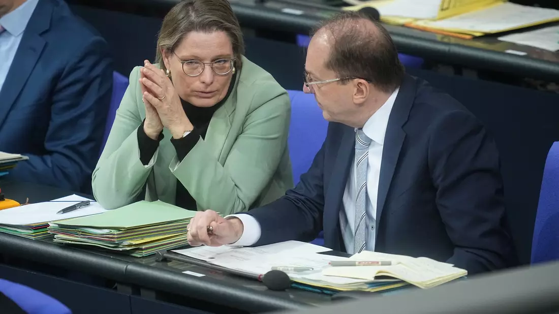 Zur Speicherpflicht für IP-Adressen hat es Gespräche zwischen Justizministerin Hubig (SPD) und Innenminister Dobrindt (CSU) gegeben. (Archivfoto) - Bild: Michael Kappeler/dpa