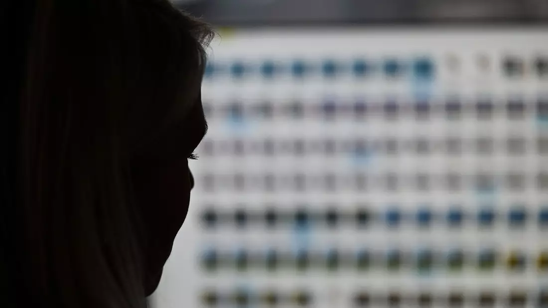 Polizisten sagen, Täter, die Darstellungen von Kindesmissbrauch im Netz verbreiten, seien oft nur über die IP-Adresse ausfindig zu machen. (Symbolbild)   - Bild: Arne Dedert/dpa