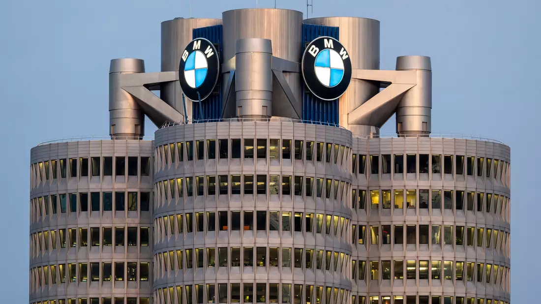 Drei Werke von BMW und eines von Audi sorgen dafür, dass Bayern bei der Pkw-Produktion die Nase vorne hat. (Archivbild) - Bild: Peter Kneffel/dpa