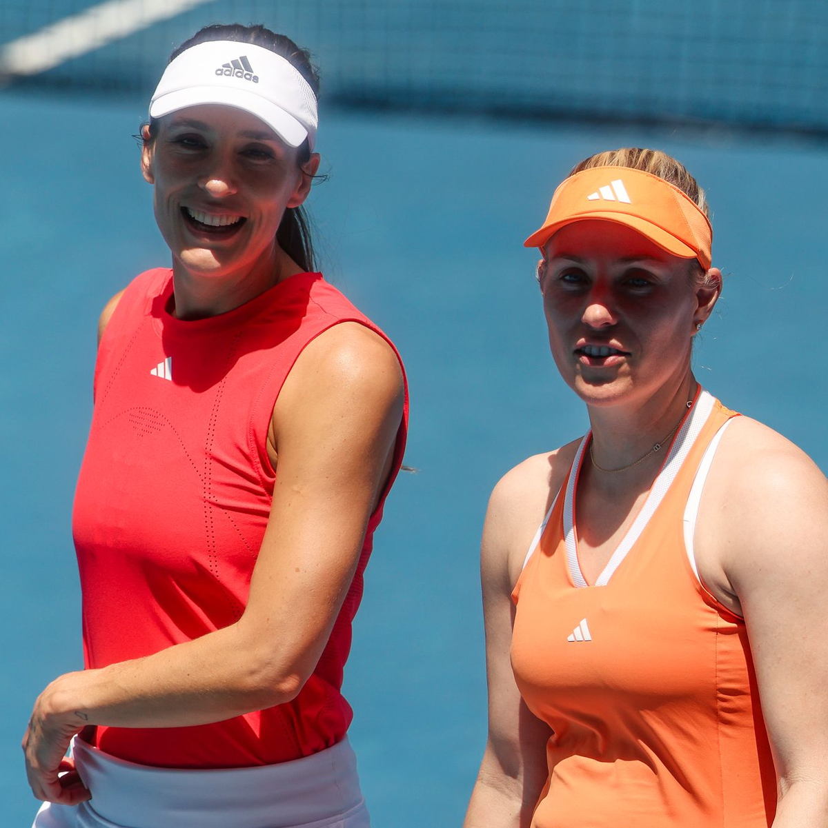 Im Legenden Doppel zeigten Andrea Petkovic (l) und Angelique Kerber (r), dass sie es auch heute noch können. - Foto: Frank Molter/dpa