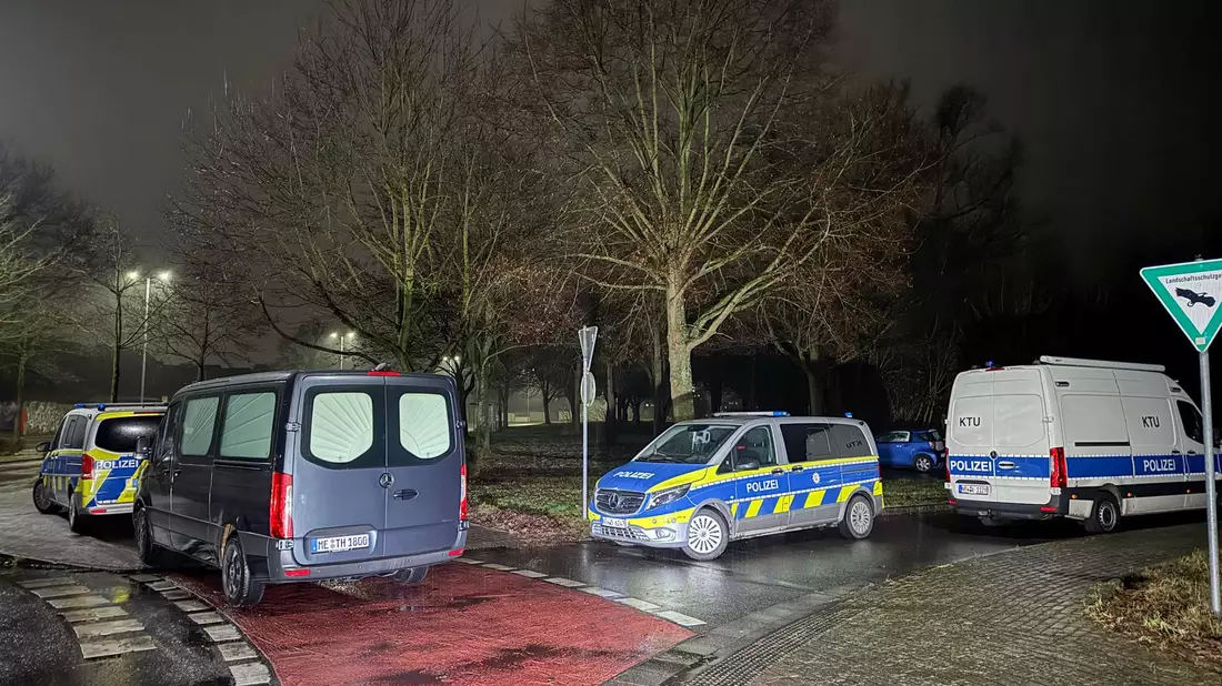 Die Polizei schließt ein Tötungsdelikt nicht aus. - Bild: Vincent Kempf/dpa