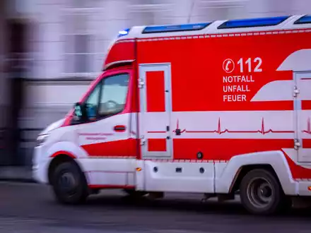 Nach einem tödlichen Badeunfall von zwei Schwestern sind nun die Eltern angeklagt. (Symbolbild) - Foto: Jens Büttner/dpa
