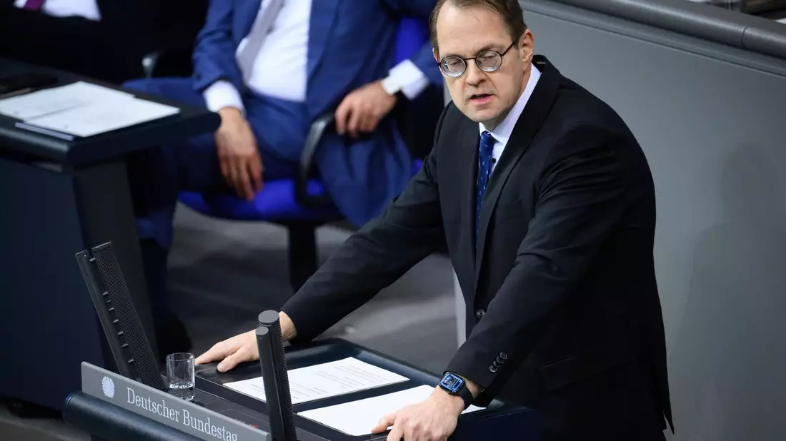 Pellmann wettert gegen Trump. - Bild: Bernd von Jutrczenka/dpa