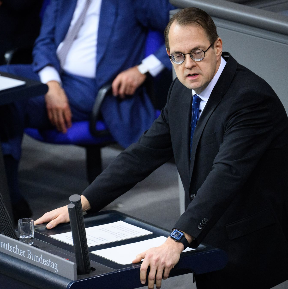 Pellmann wettert gegen Trump. - Foto: Bernd von Jutrczenka/dpa