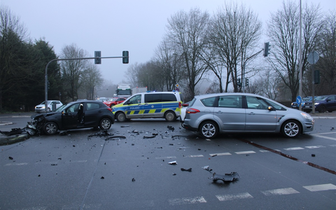 POL-DN: Verkehrsunfall an Kreuzung in Jülich - Zwei Personen leicht verletzt - Foto: presseportal.de
