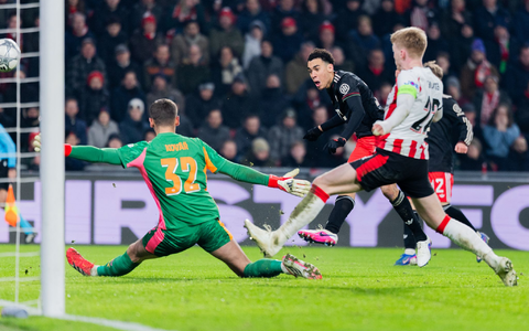 Der Glücksmoment: Jamal Musiala (M) erzielt sein Comeback-Tor zum 1:0.  - Foto: Rolf Vennenbernd/dpa