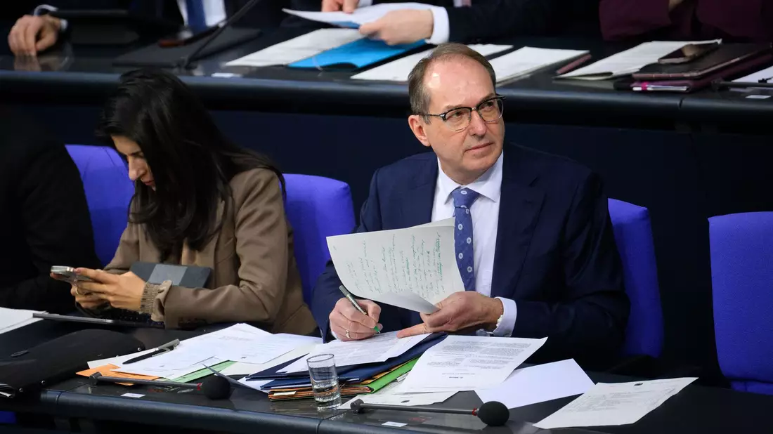 Federführend beim Kritis-Dachgesetz ist das von Alexander Dobrindt (CSU) geleitete Bundesinnenministerium. - Bild: Bernd von Jutrczenka/dpa