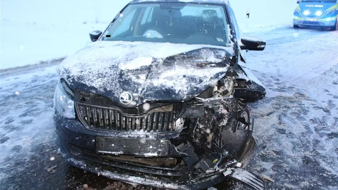 POL-MI: Frontalzusammenstoß zweier Autos - Bild: presseportal.de