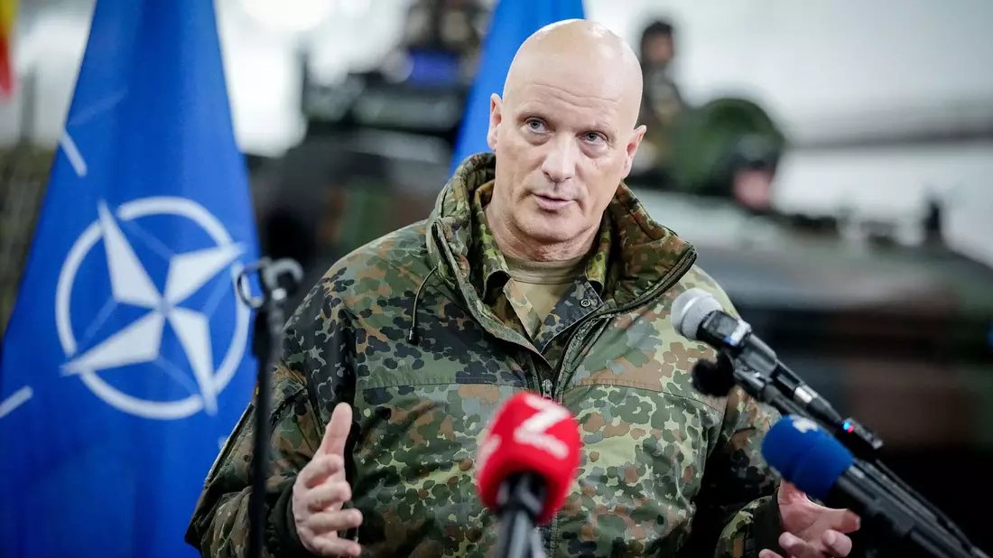 Geübt wird die schnelle Verlegung Tausender Soldatinnen und Soldaten innerhalb Europas von Süden und Westen nach Norden und Osten. - Bild: Kay Nietfeld/dpa