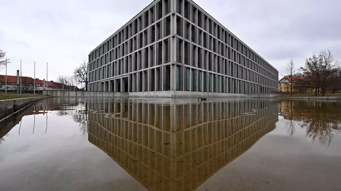 Das Bundesarbeitsgericht hat bereits in mehreren Grundsatzurteilen zum Tragen eines Kopftuchs am Arbeitsplatz entschieden. (Archivbild) - Bild: Martin Schutt/dpa