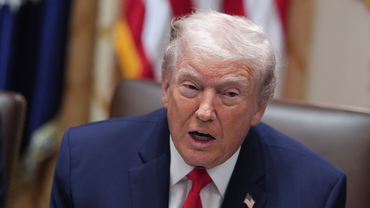 Trump spricht von einer angeblichen Angriffspause Moskaus auf ukrainische Städte.  - Foto: Evan Vucci/AP/dpa