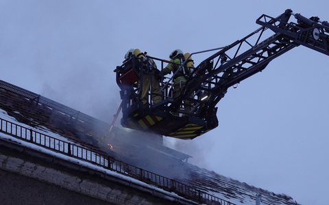 FW Dresden: Dachstuhlbrand in leerstehenden Gebäude - Foto: presseportal.de
