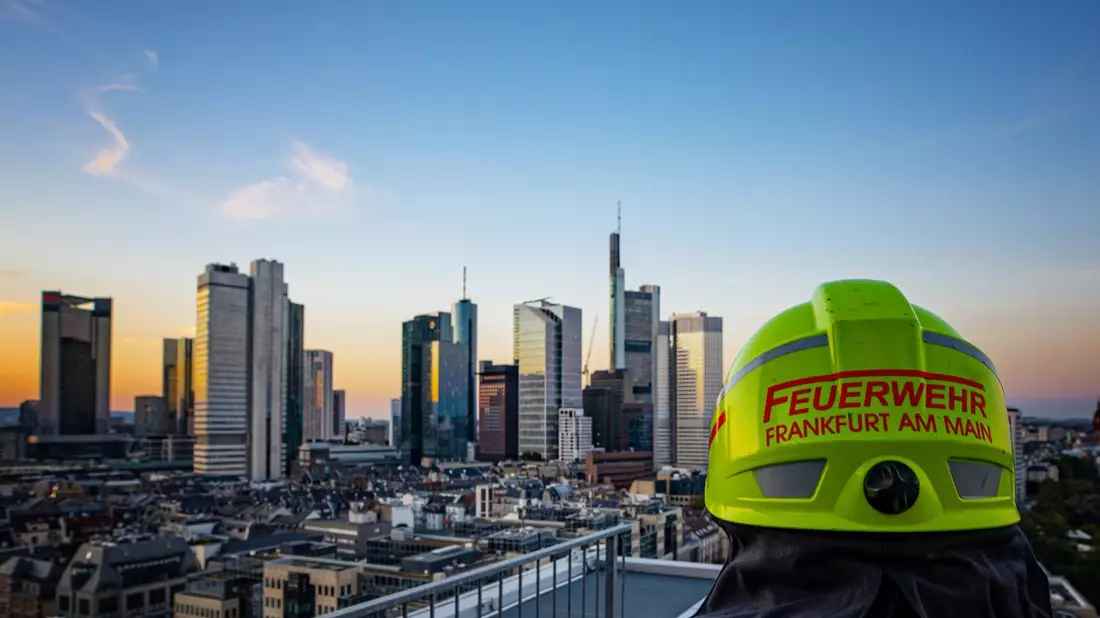 FW-F: Stadtverordnetenversammlung beschließt Fortschreibung des Bedarfs- und Entwicklungsplans der Feuerwehr Frankfurt - Bild: presseportal.de