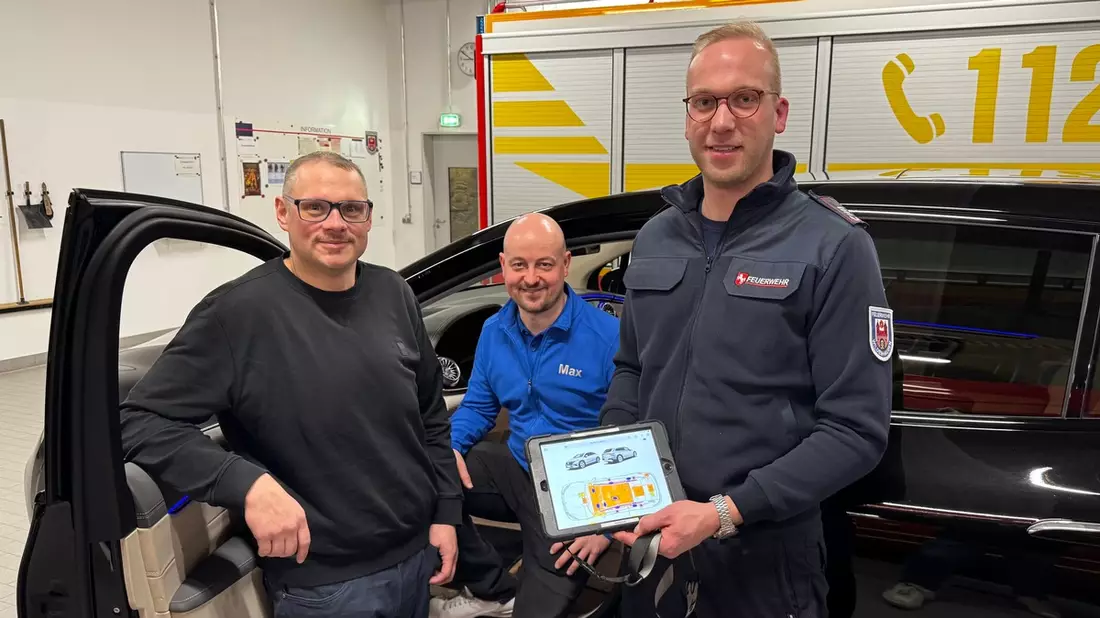 FW-OLL: Sonderdienst der Feuerwehr Wildeshausen zum Thema E-Mobilität - Bild: presseportal.de