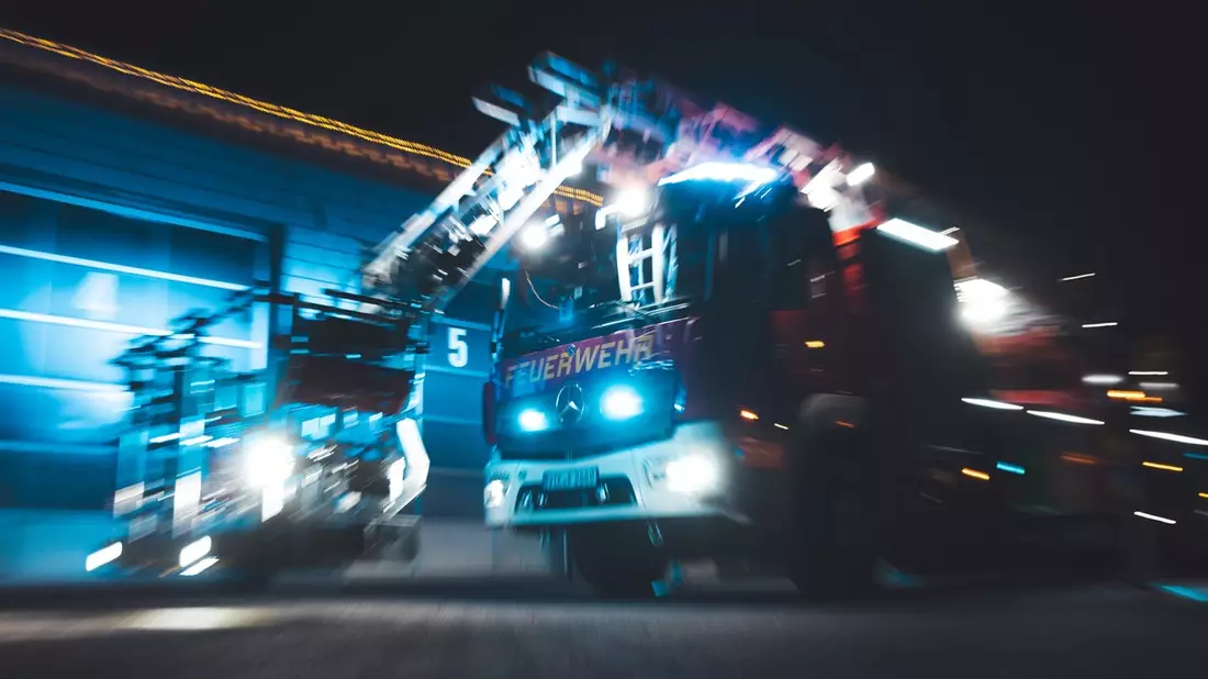 FFW Schwalmtal: Feuerwehr verhindert Brandausbreitung - Bild: presseportal.de
