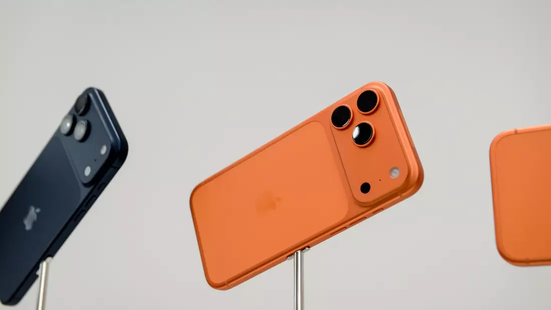 Die iPhone-17-Modellreihe half Apple Marktforschern zufolge, zum Smartphone-Spitzenreiter zu werden. (Archivbild) - Bild: Andrej Sokolow/dpa/dpa-tmn