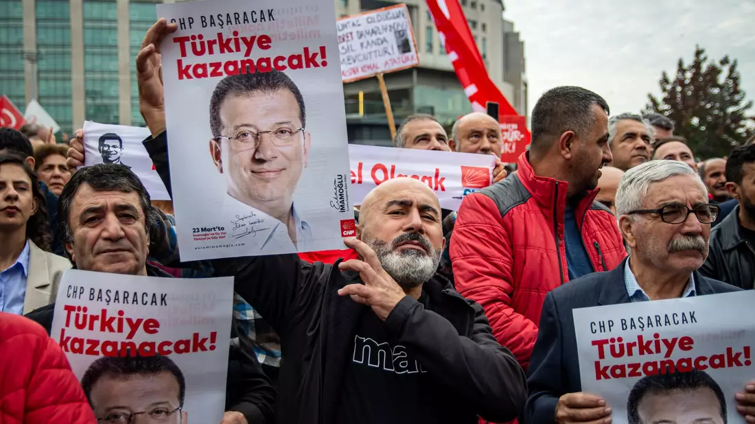Der Anstieg der Abschiebungen in die Türkei ist aus Sicht der Linksfraktion besonders kritikwürdig. (Archivbild) - Bild: Abdullah Tepeli/ZUMA Press Wire/dpa