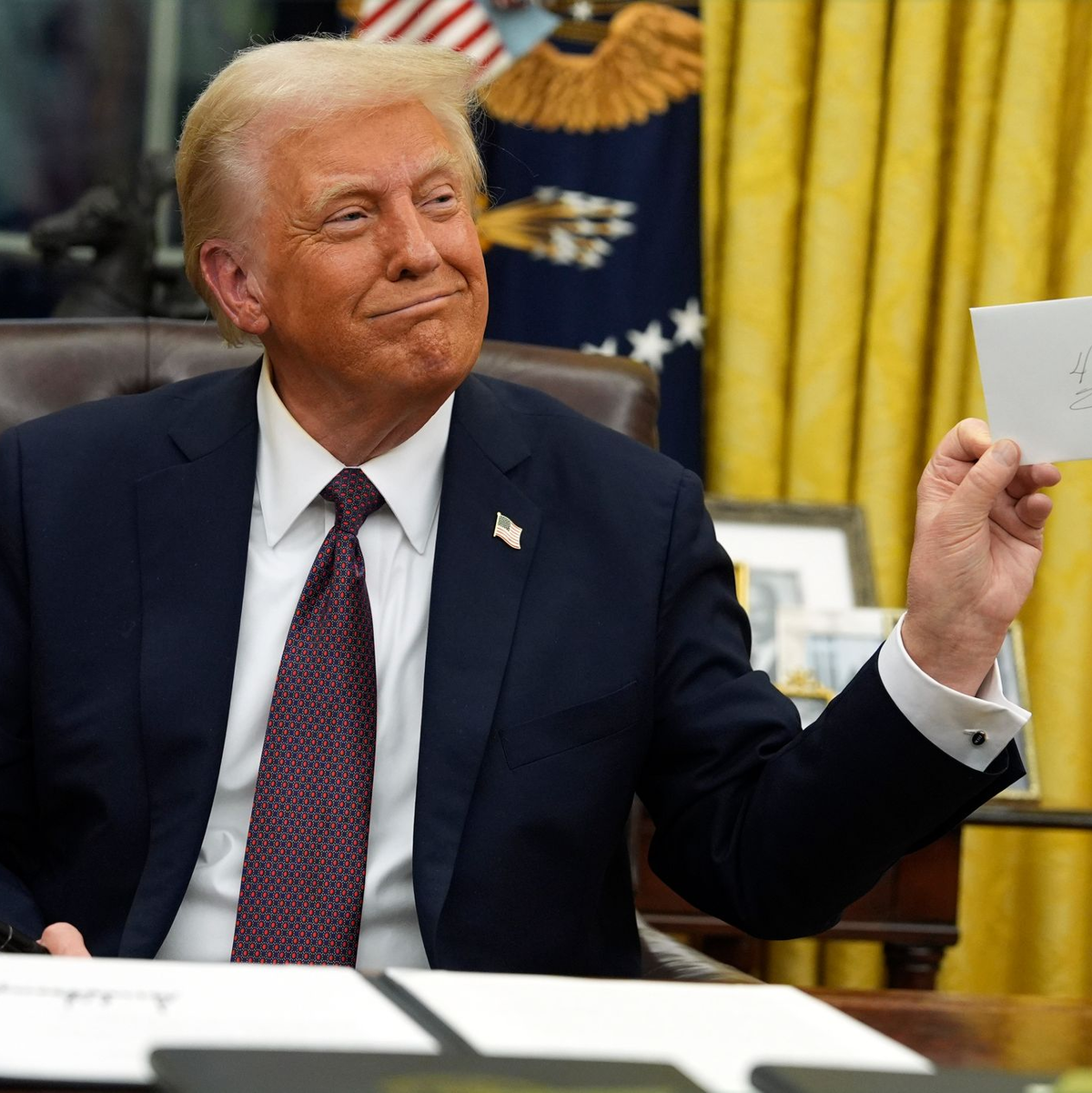 Heute will Trump seinen Favoriten für die Spitze der mächtigen Fed bekanntgeben. (Archivbild) - Foto: Evan Vucci/AP/dpa