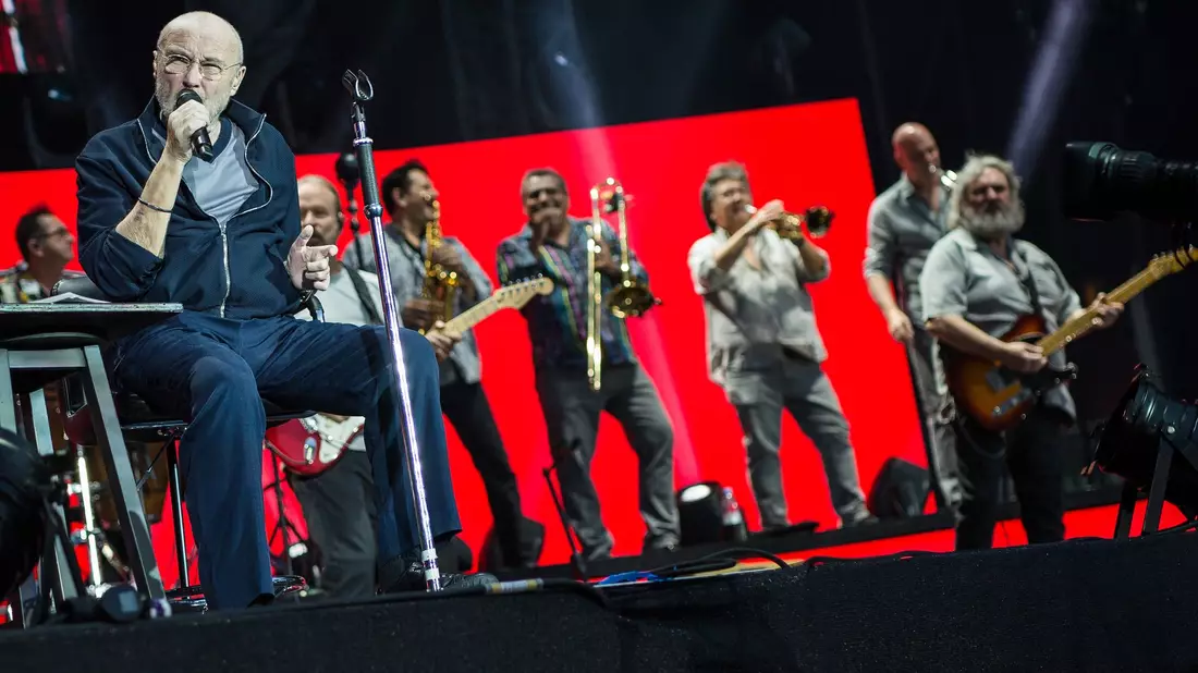 Seine letzten Konzerte musste Phil Collins sitzend absolvieren. (Archivbild) - Bild: Christoph Schmidt/dpa