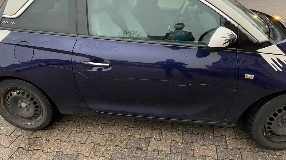 POL-PDLD: Bad Bergzabern - Zeugenaufruf: Blauer Opel auf Aldi-Parkplatz zerkratzt - Bild: presseportal.de