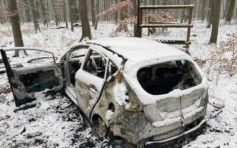 POL-SO: Ausgebrannter Ford in Waldstück gefunden - Foto: presseportal.de