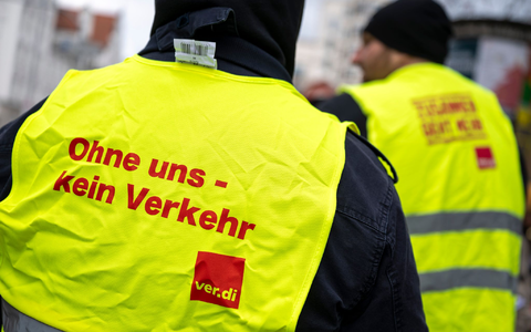 Die Gewerkschaft Verdi hat bundesweit zu Warnstreiks im ÖPNV aufgerufen. (Archivbild) - Foto: Peter Kneffel/dpa