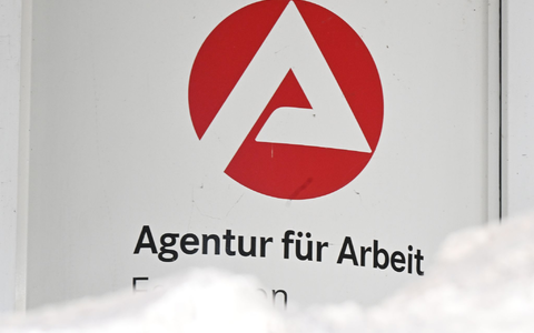 Die Zahl der Arbeitslosen in Deutschland ist über die Grenze von drei Millionen gestiegen (Archivbild).  - Foto: Bernd Weißbrod/dpa
