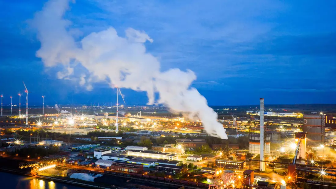 Die deutsche Wirtschaft müht sich aus der Flaute. (Archivbild) - Bild: Julian Stratenschulte/dpa