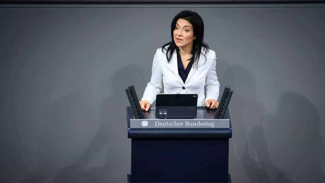 Wirtschaftsministerin Reiche: Ermutigende Signale für die deutsche Wirtschaft, aber weitere Reformen notwendig. - Bild: Bernd von Jutrczenka/dpa