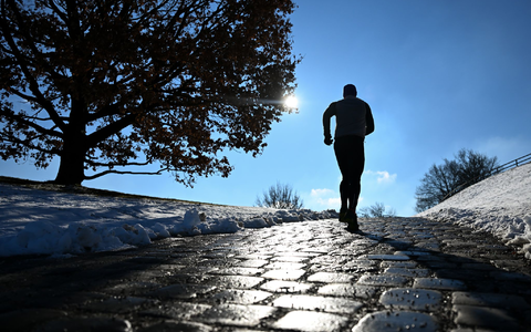 Die Sonne zeigt sich am ehesten an den Alpen. - Foto: Sven Hoppe/dpa