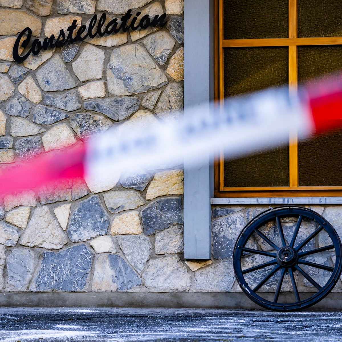 Gegen die Betreiber der Bar wird unter anderem wegen fahrlässiger Tötung ermittelt (Archivbild) - Foto: Jean-Christophe Bott/KEYSTONE/dpa