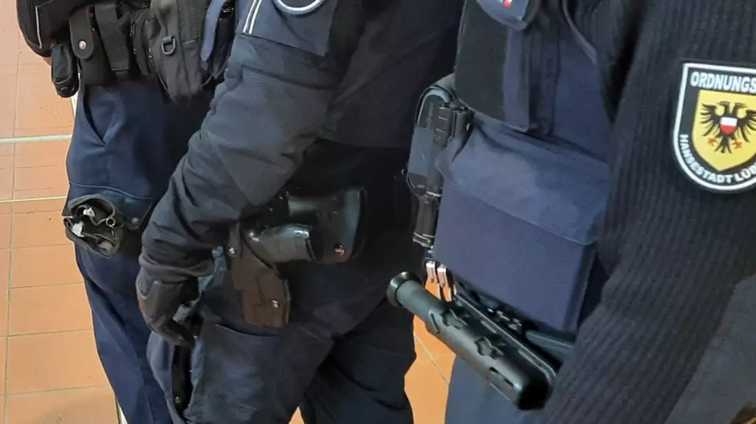 POL-HL: HL - St. Lorenz / Drogen, verbotene Gegenstände und eine Festnahme nach Kontrollen am Lübecker Hauptbahnhof - Bild: presseportal.de