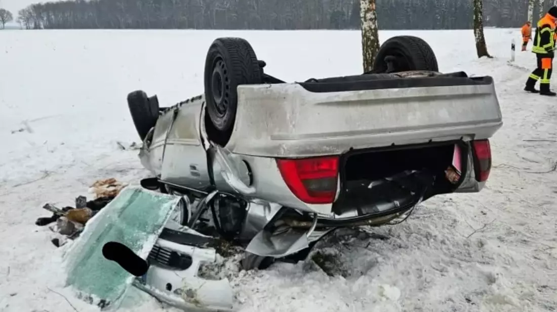 POL-ROW: Schwerer Verkehrsunfall bei Süderwalsede: 18-jährige lebensbedrohlich verletzt - Bild: presseportal.de