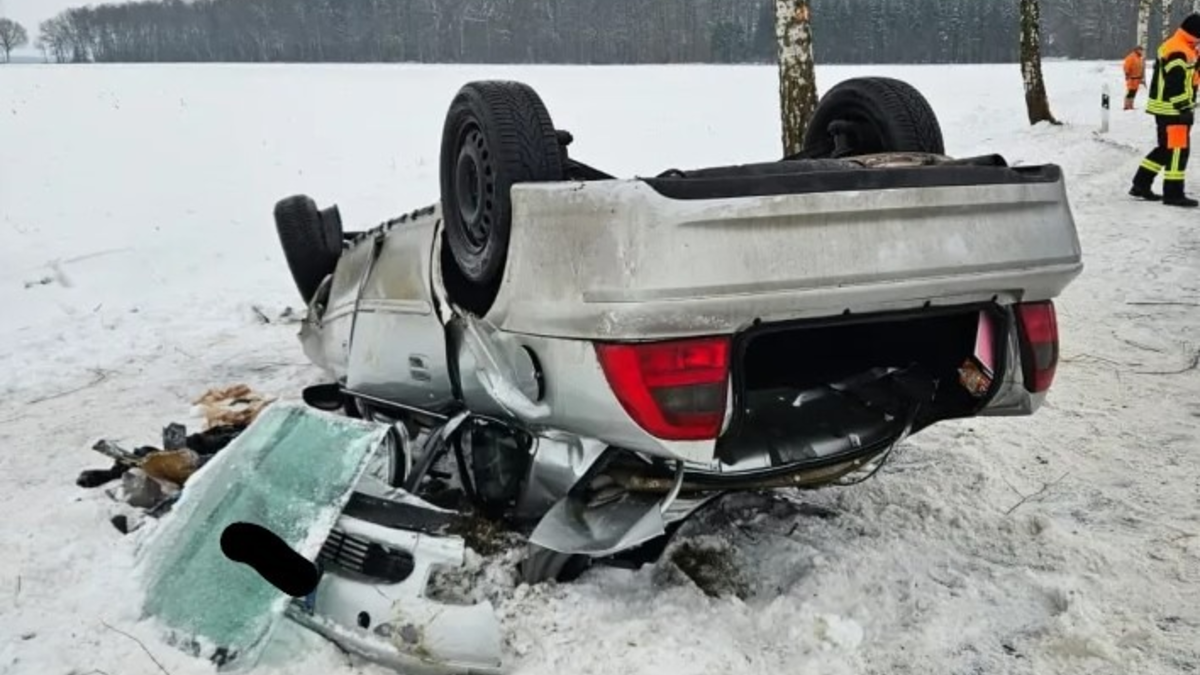 POL-ROW: Schwerer Verkehrsunfall bei Süderwalsede: 18-jährige lebensbedrohlich verletzt - Foto: presseportal.de