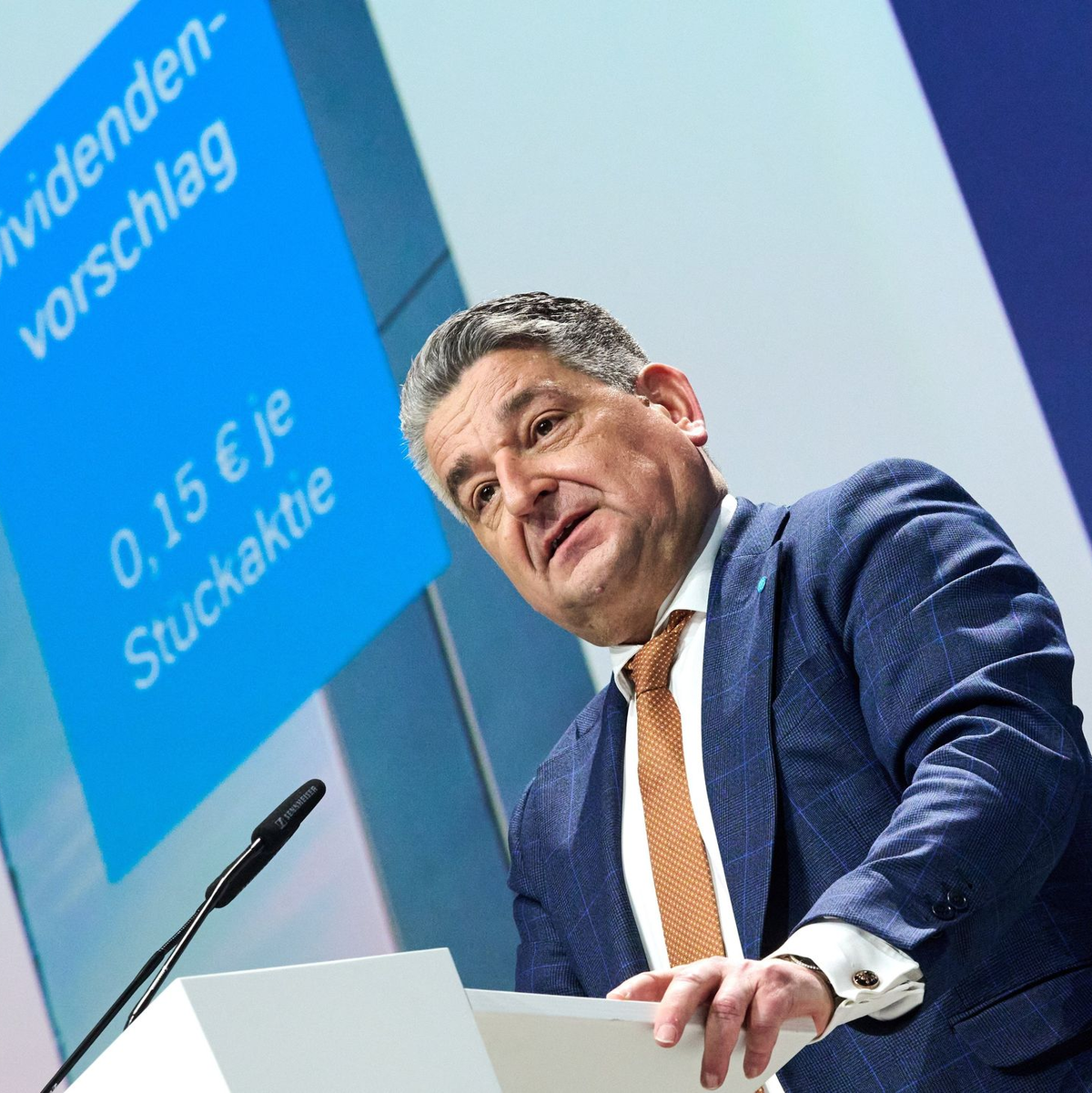 Die Aktionärinnen und Aktionäre sollen je Aktie 15 Cent Dividende erhalten.  - Foto: Bernd Thissen/dpa