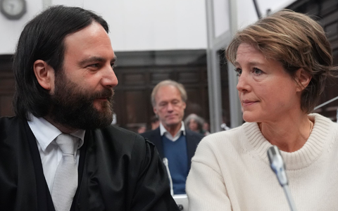 Nach einer dramatischen Szene im Gerichtssaal wurde der Prozess kurz unterbrochen.  - Foto: Marcus Brandt/Pool dpa/dpa