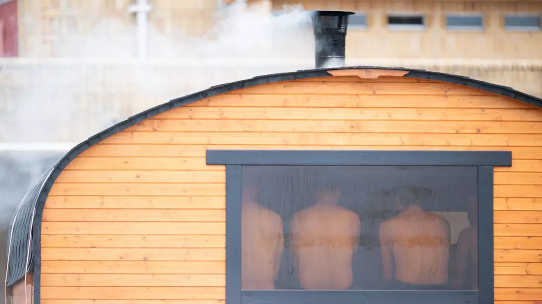 Ungewolltes Filmen in der Sauna könnte künftig strafbar werden.  - Bild: Sebastian Christoph Gollnow/dpa