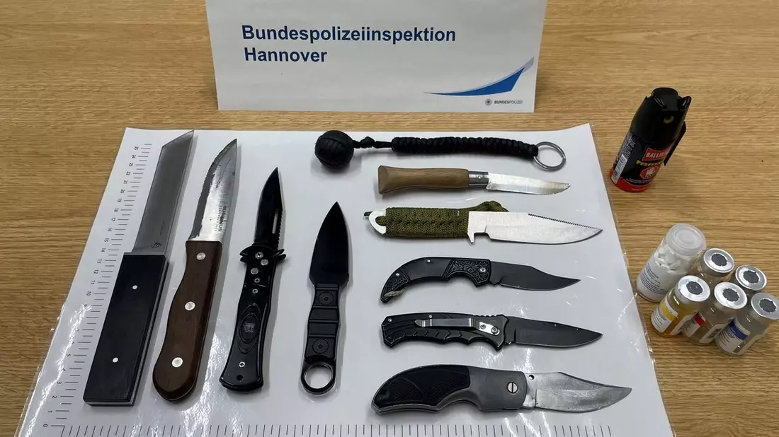 BPOL-H: Pressemitteilung der Bundespolizeiinspektion Hannover anlässlich Kontrollmaßnahmen zur Bekämpfung der Gewaltkriminalität am Hauptbahnhof Hannover - mehrere Messer sichergestellt - Bild: presseportal.de