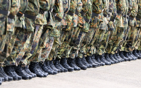 Konkret heißt es in dem Antrag, sowohl Frauen als auch Männer sollten den Fragebogen «verpflichtend» ausfüllen. (Symbolbild) - Foto: Julian Stratenschulte/dpa
